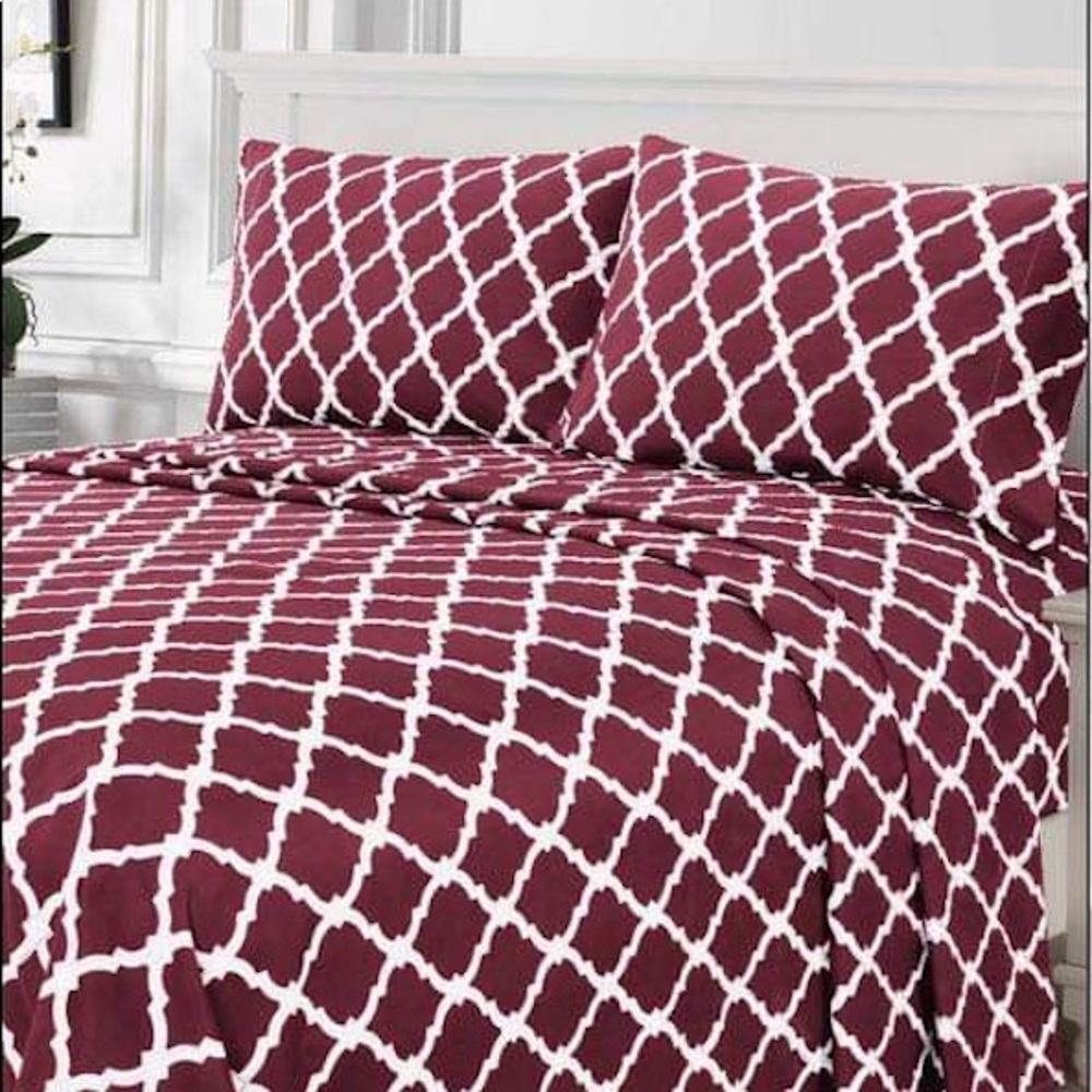 ✨FINAL STOCK✨Queen 4pc Burgundy Arabesque Bedsheets